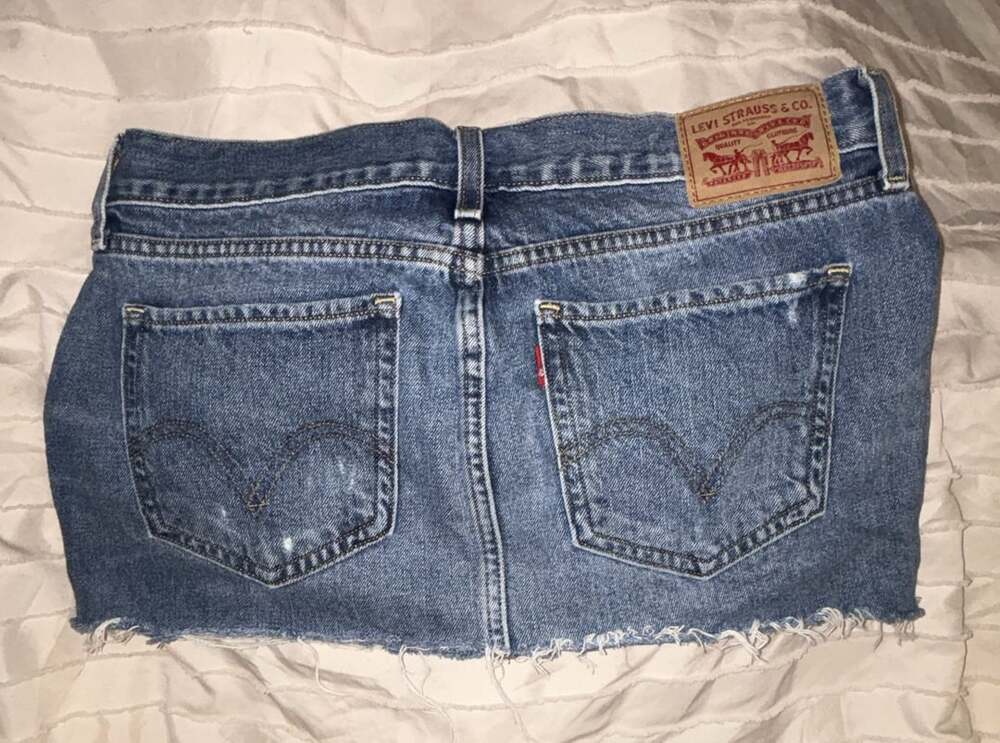 Levi's Icon Denim Skirt Size 26 Raw Hem Blue Medium Wash